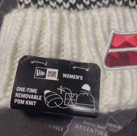 NWT NFL New Era 2023 crucial catch Seattle Seahawks women's beanie hat b & w - Picture 2 of 5